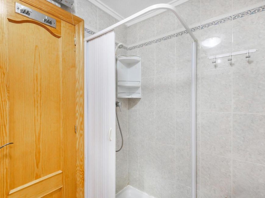 Španělsko Stunning 103m2 apartment just 250m from Playa del Cura. South facing with enclosed garage included.
