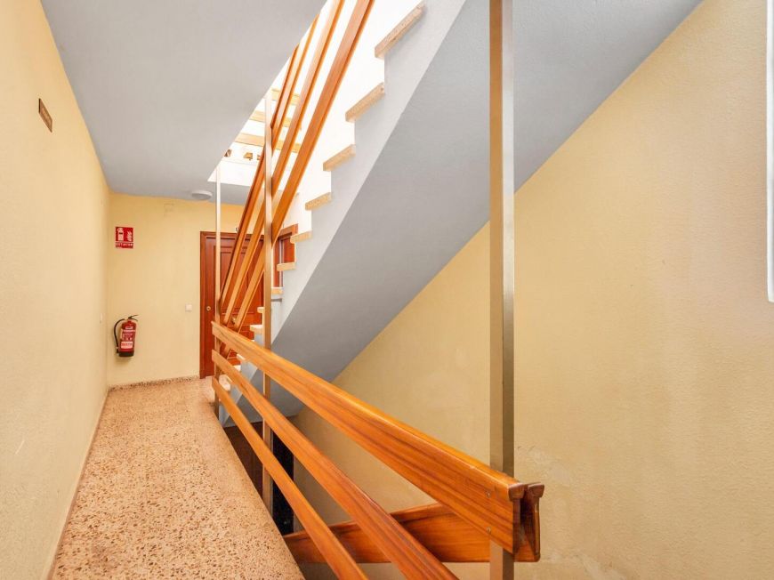 Španělsko Stunning 103m2 apartment just 250m from Playa del Cura. South facing with enclosed garage included.