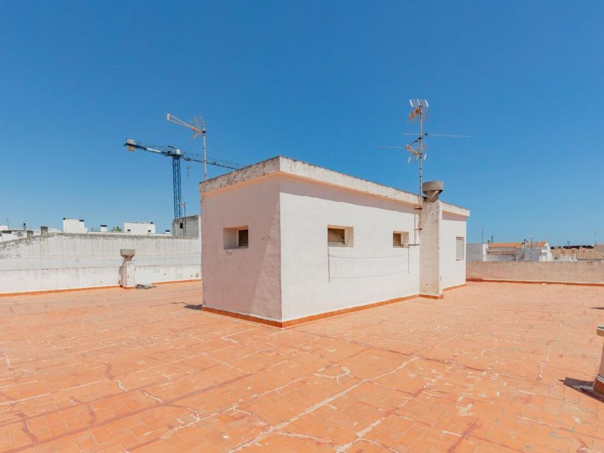 Španělsko Stunning 103m2 apartment just 250m from Playa del Cura. South facing with enclosed garage included.