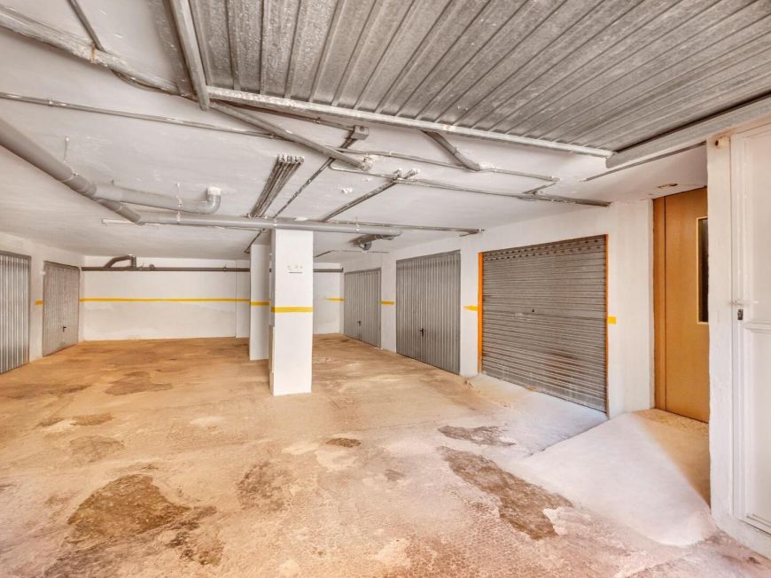 Španělsko Stunning 103m2 apartment just 250m from Playa del Cura. South facing with enclosed garage included.