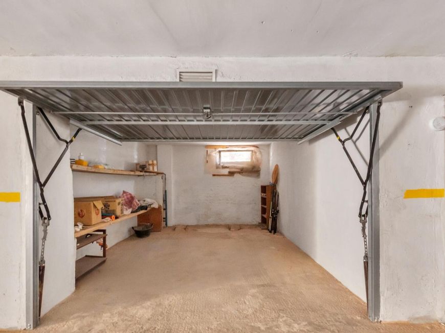 Španělsko Stunning 103m2 apartment just 250m from Playa del Cura. South facing with enclosed garage included.
