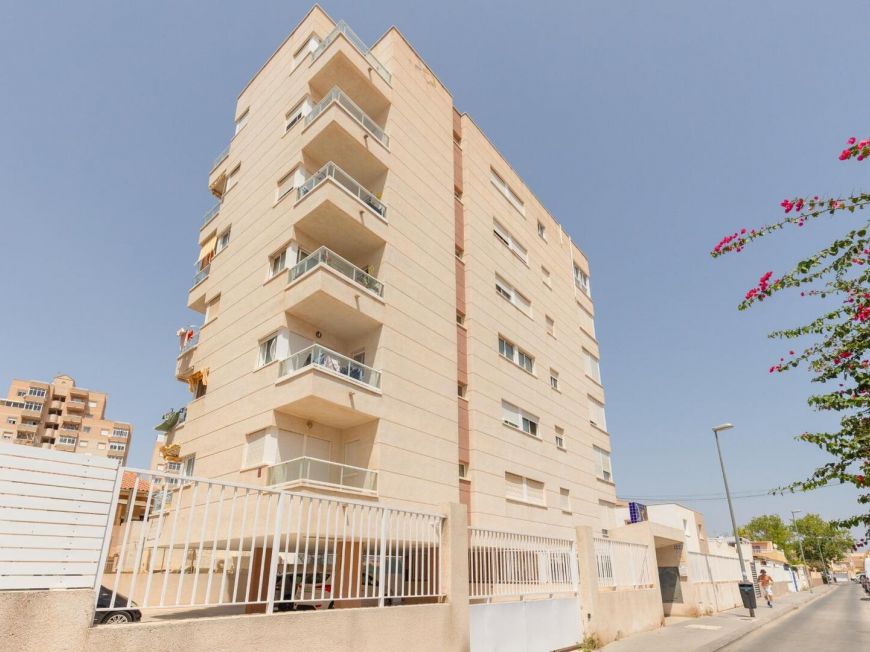 Španělsko Impeccable two-bedroom apartment with pool and garage included in Nueva Torrevieja