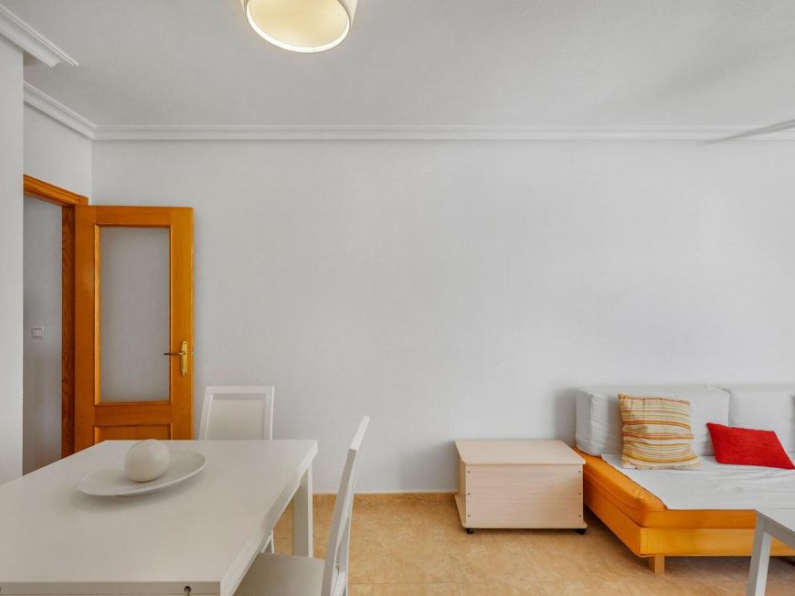 Španělsko Impeccable two-bedroom apartment with pool and garage included in Nueva Torrevieja