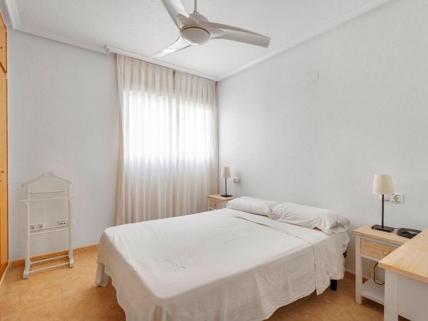 Španělsko Impeccable two-bedroom apartment with pool and garage included in Nueva Torrevieja