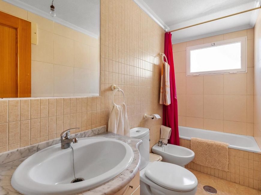 Španělsko Impeccable two-bedroom apartment with pool and garage included in Nueva Torrevieja