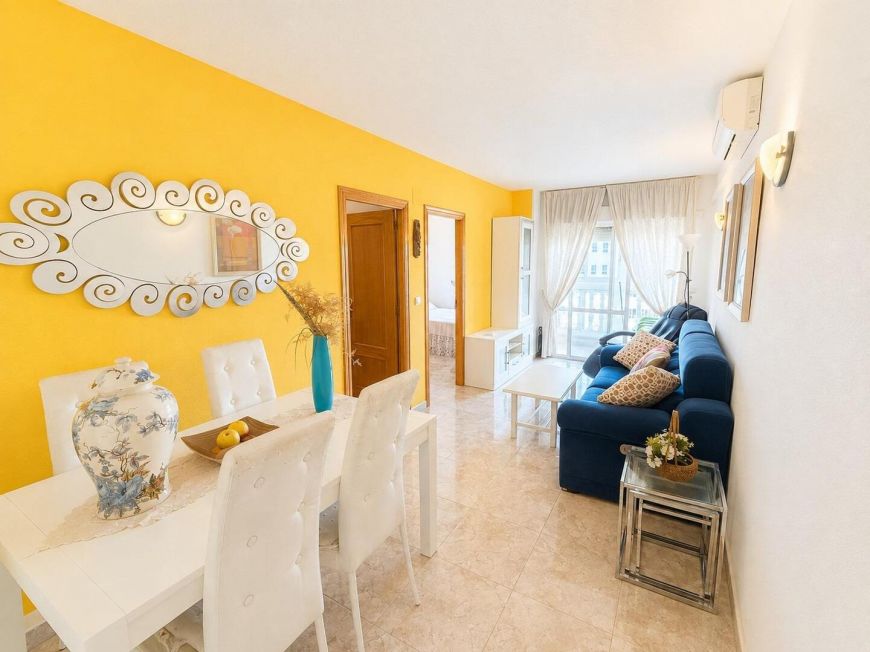 Španělsko Opportunity to own a 2-bedroom apartment with a pool and garage