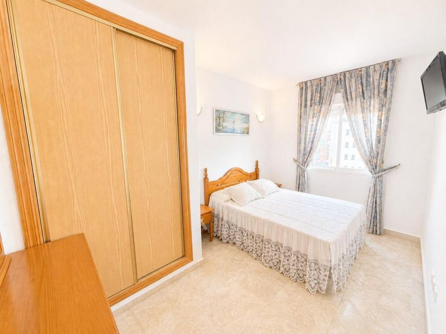 Španělsko Opportunity to own a 2-bedroom apartment with a pool and garage