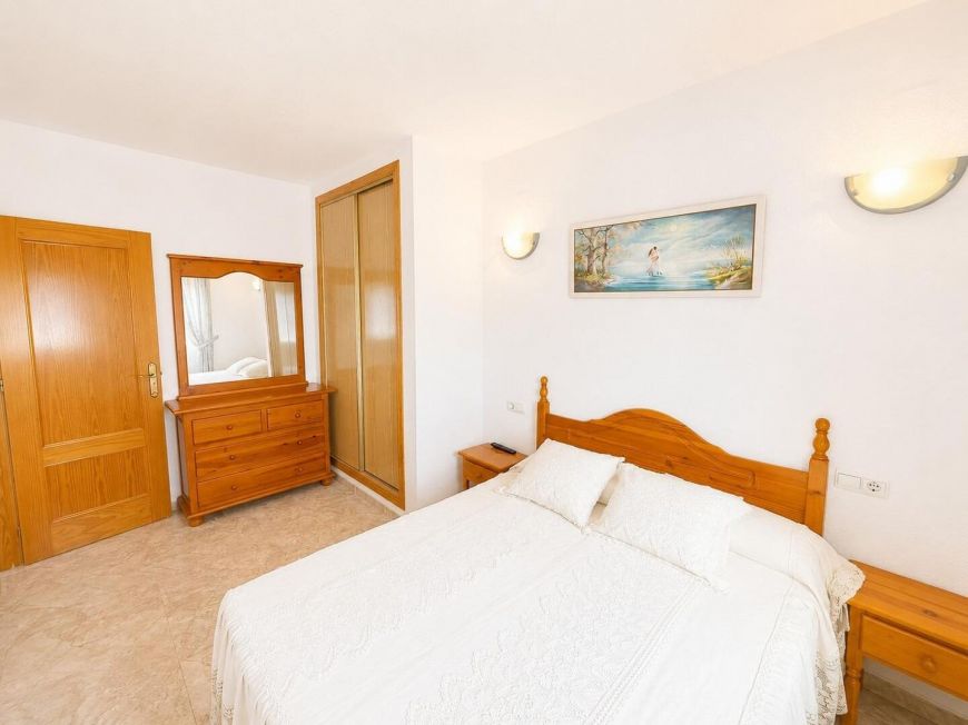 Španělsko Opportunity to own a 2-bedroom apartment with a pool and garage
