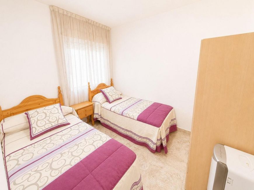 Španělsko Opportunity to own a 2-bedroom apartment with a pool and garage