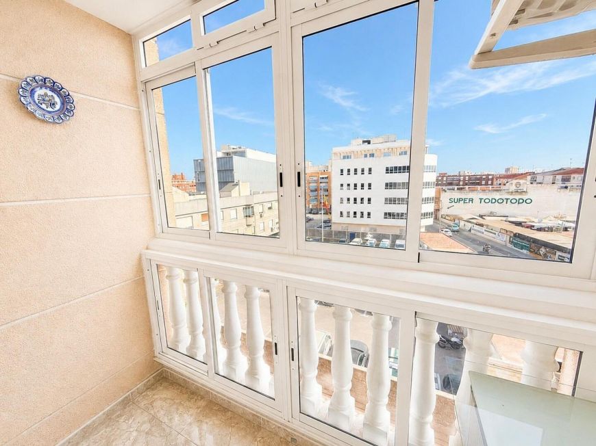 Španělsko Opportunity to own a 2-bedroom apartment with a pool and garage