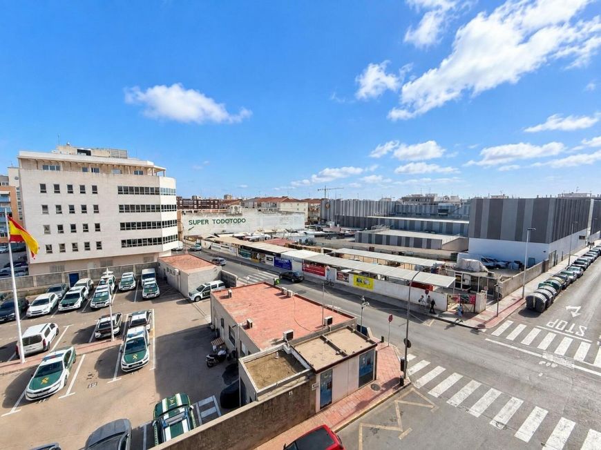 Španělsko Opportunity to own a 2-bedroom apartment with a pool and garage