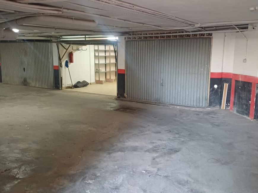 Španělsko Private, Secure   Enclosed Garage