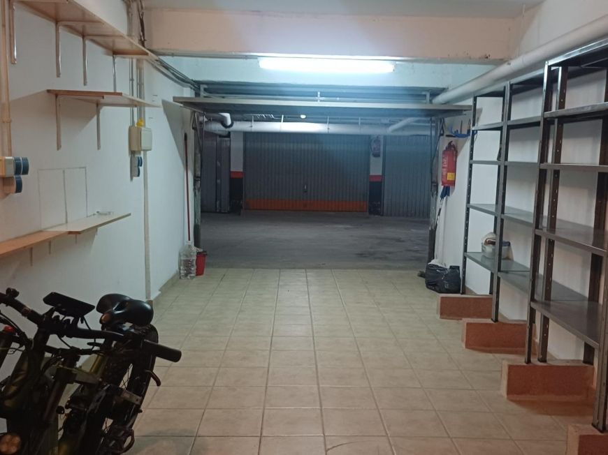 Španělsko Private, Secure   Enclosed Garage