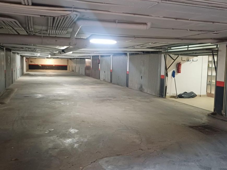 Španělsko Private, Secure   Enclosed Garage