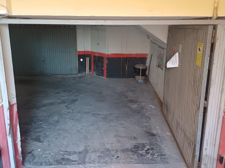 Španělsko Private, Secure   Enclosed Garage