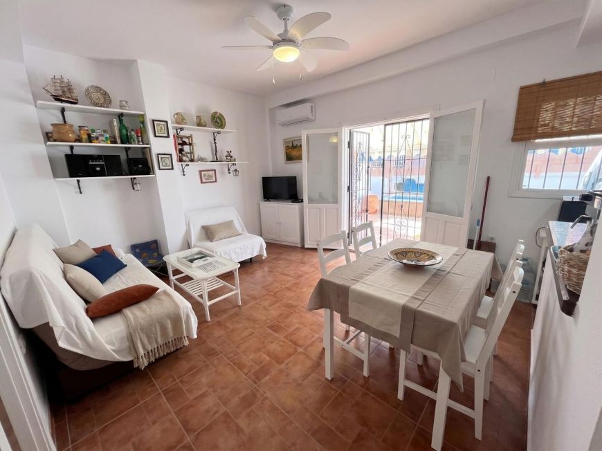 Španělsko Cozy 2-bedroom property with a large sunny terrace, ready to move in.