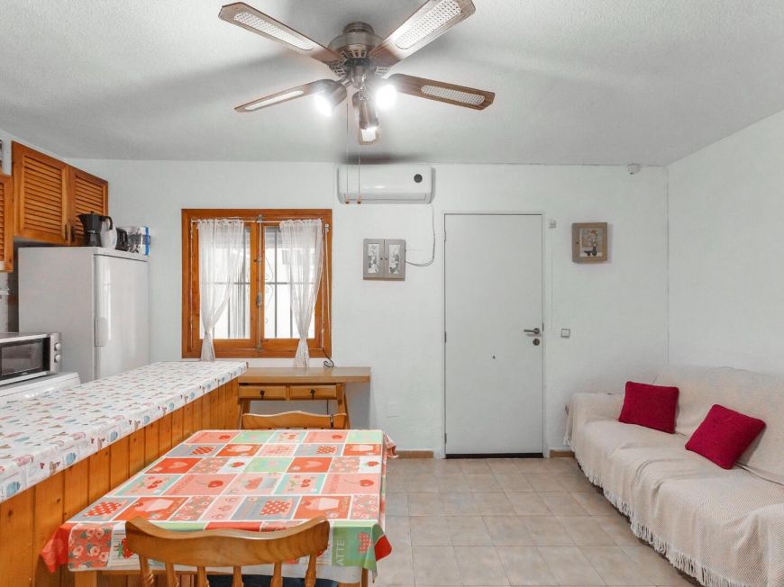 Španělsko Ground-floor bungalow 400 metres from Los Náufragos Beach