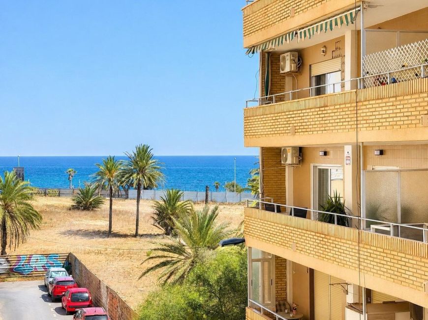 Španělsko Opportunity in Playa del Cura, 2 bedrooms with garage.