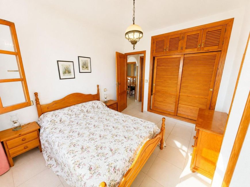 Испания Opportunity with views, SOUTH facing, swimming pool, garage and storage room