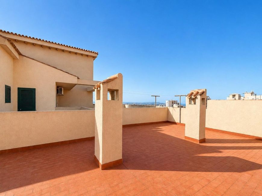 Испания Opportunity with views, SOUTH facing, swimming pool, garage and storage room