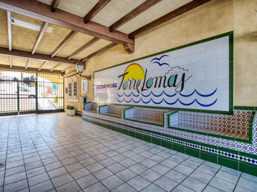 Испания Opportunity with views, SOUTH facing, swimming pool, garage and storage room
