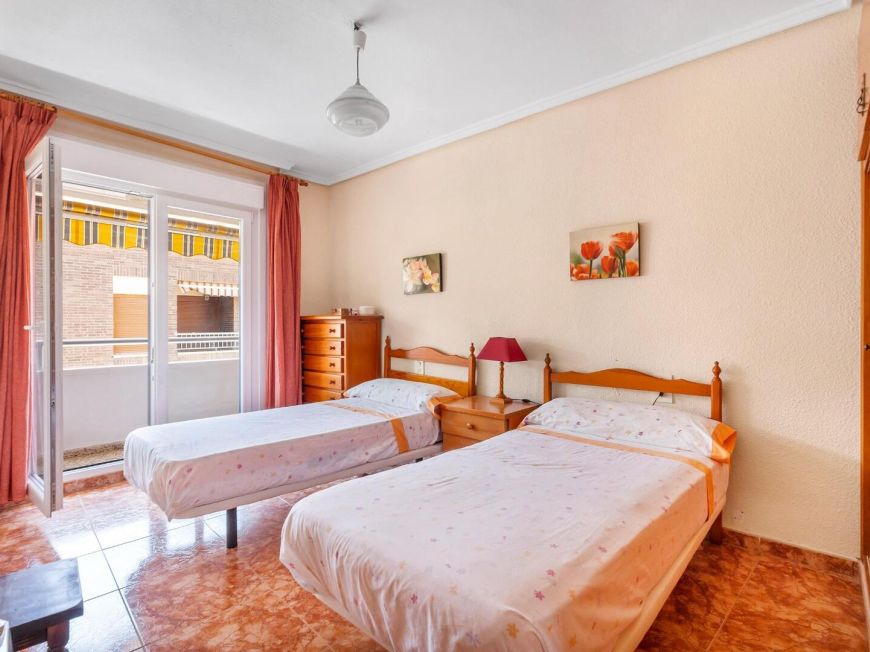 Španělsko Light, sun, and the beach just a 3-minute walk away! Top-floor apartment with an L-shaped terrace and enclosed garage in Playa del Cura.