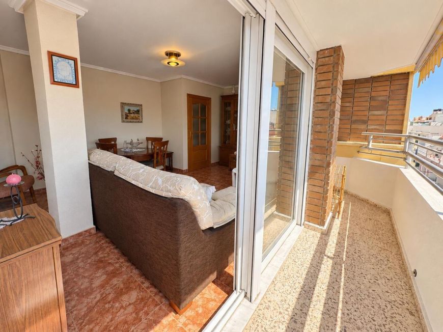 Španělsko Light, sun, and the beach just a 3-minute walk away! Top-floor apartment with an L-shaped terrace and enclosed garage in Playa del Cura.