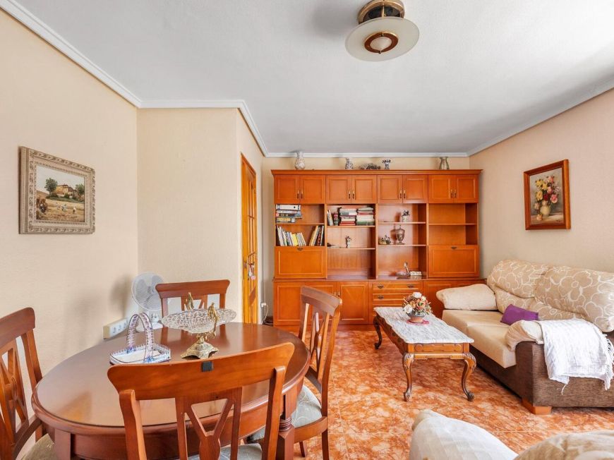 Španělsko Light, sun, and the beach just a 3-minute walk away! Top-floor apartment with an L-shaped terrace and enclosed garage in Playa del Cura.