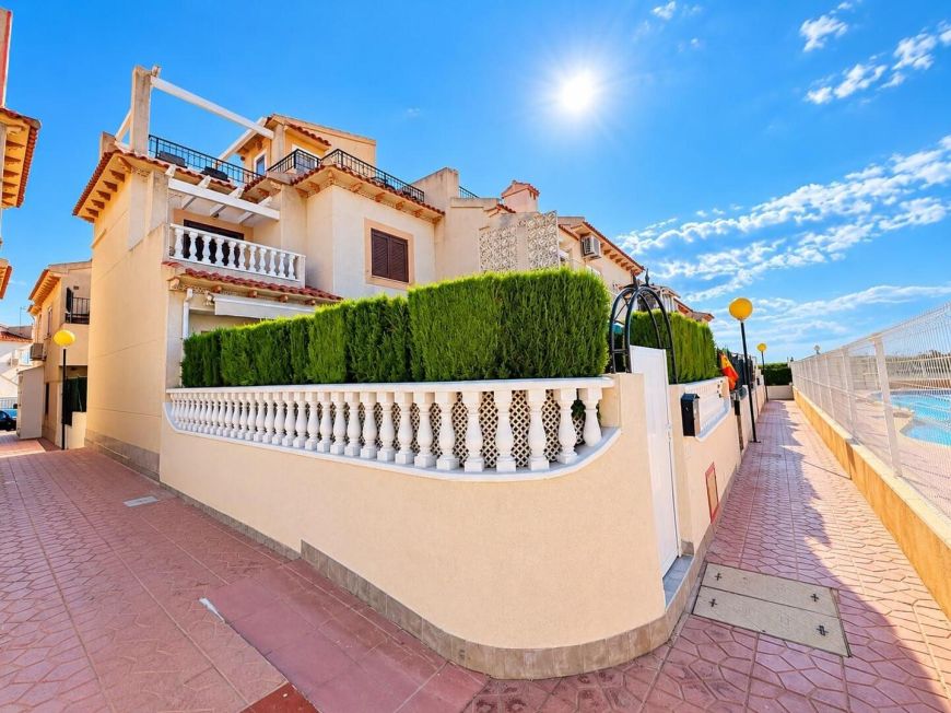 Španělsko Ground-floor property with two terraces overlooking the communal pool in El Moncayo – Guardamar del Segura