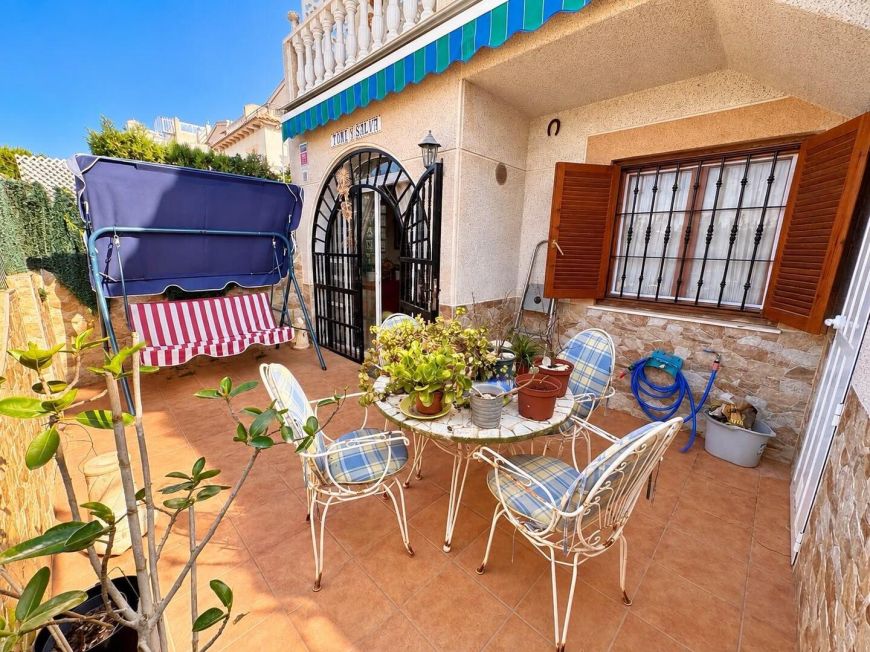 Španělsko Ground-floor property with two terraces overlooking the communal pool in El Moncayo – Guardamar del Segura
