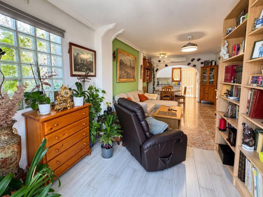 Španělsko Ground-floor property with two terraces overlooking the communal pool in El Moncayo – Guardamar del Segura