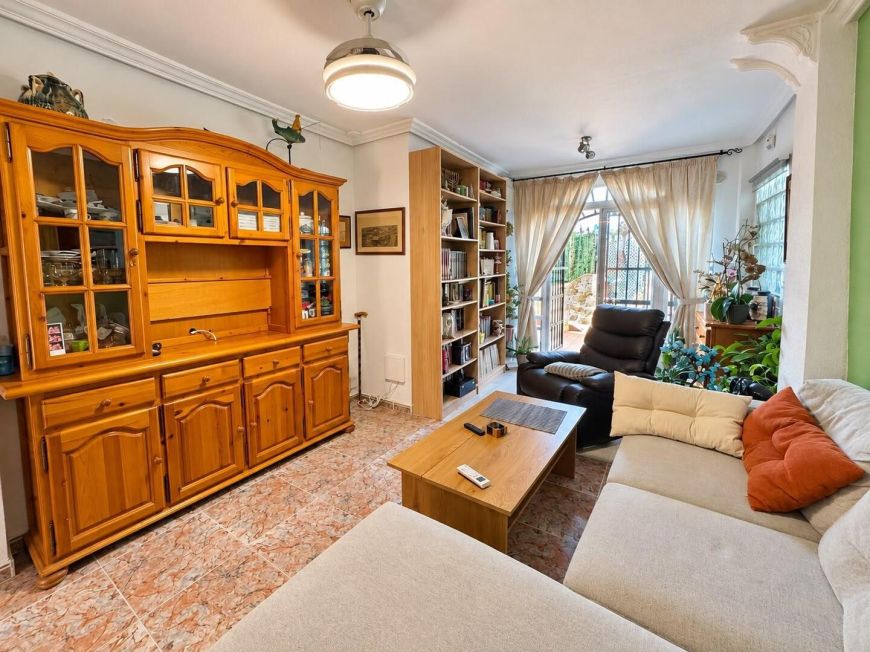 Španělsko Ground-floor property with two terraces overlooking the communal pool in El Moncayo – Guardamar del Segura