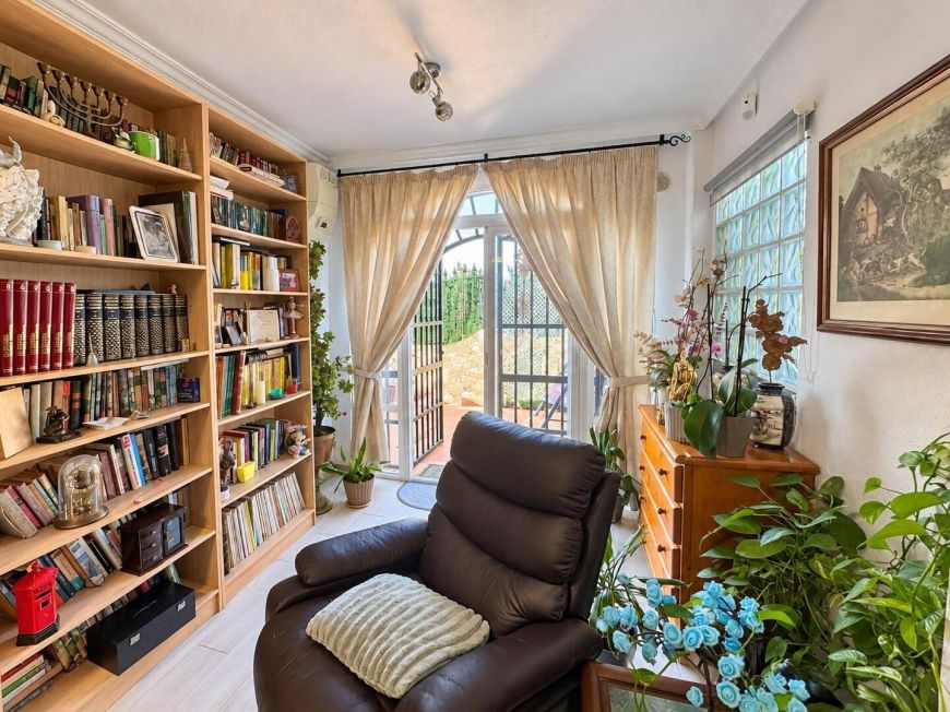 Španělsko Ground-floor property with two terraces overlooking the communal pool in El Moncayo – Guardamar del Segura