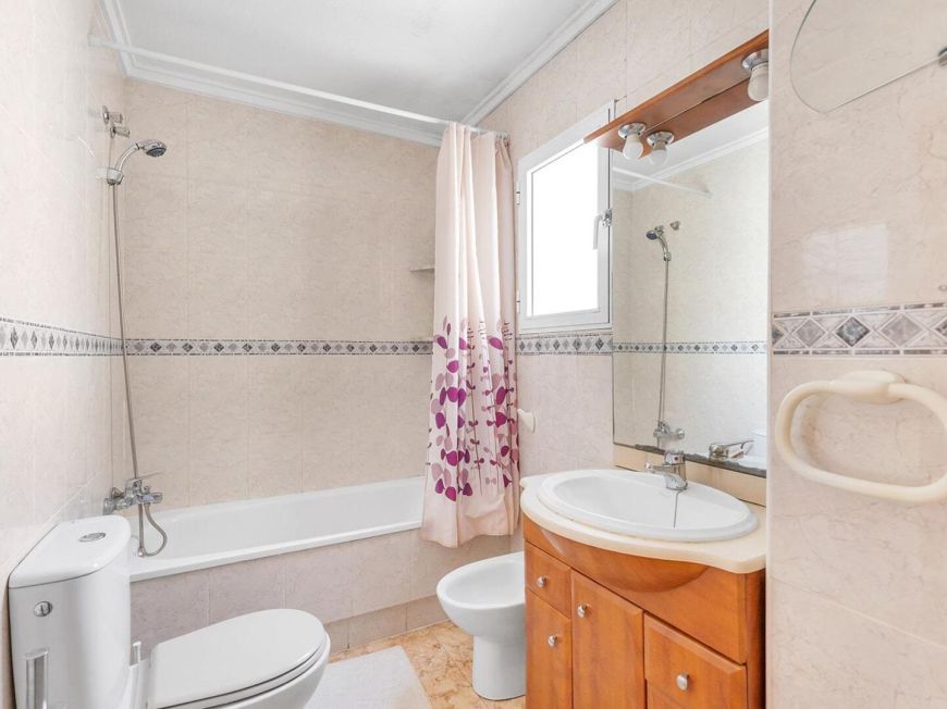 Španělsko **3-Bedroom Penthouse • South Facing • Pool View • Garage**
