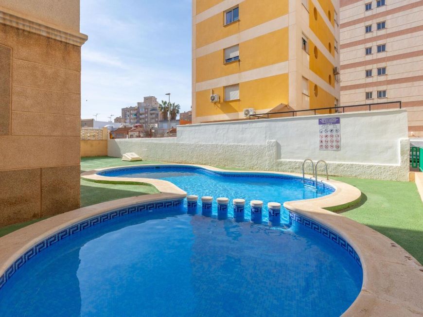 Španělsko Sunrise views and Mediterranean breezes in Nueva Torrevieja! 2 bedrooms + communal pool