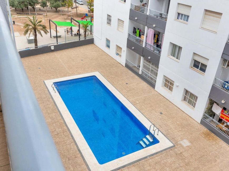 Španělsko 2-Bedroom Apartment with Pool, Garage and Storage Room Near the Centre of Torrevieja