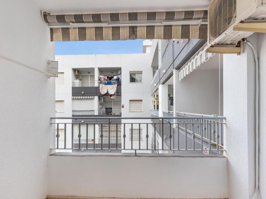 Španělsko 2-Bedroom Apartment with Pool, Garage and Storage Room Near the Centre of Torrevieja