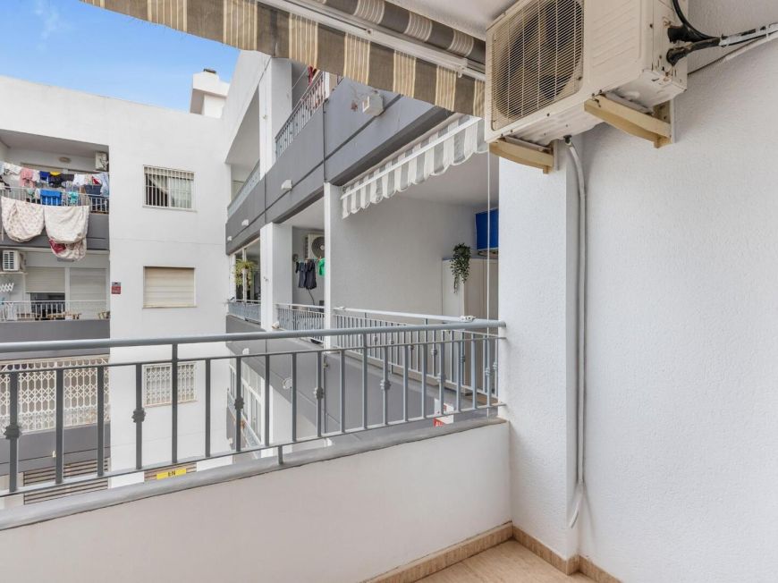 Španělsko 2-Bedroom Apartment with Pool, Garage and Storage Room Near the Centre of Torrevieja