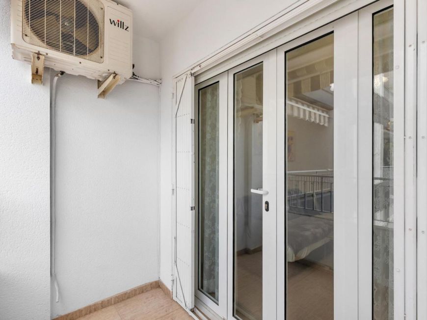 Španělsko 2-Bedroom Apartment with Pool, Garage and Storage Room Near the Centre of Torrevieja