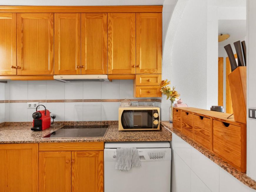Španělsko 2-Bedroom Apartment with Pool, Garage and Storage Room Near the Centre of Torrevieja
