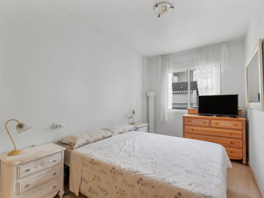 Španělsko 2-Bedroom Apartment with Pool, Garage and Storage Room Near the Centre of Torrevieja