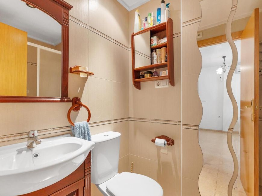 Španělsko 2-Bedroom Apartment with Pool, Garage and Storage Room Near the Centre of Torrevieja