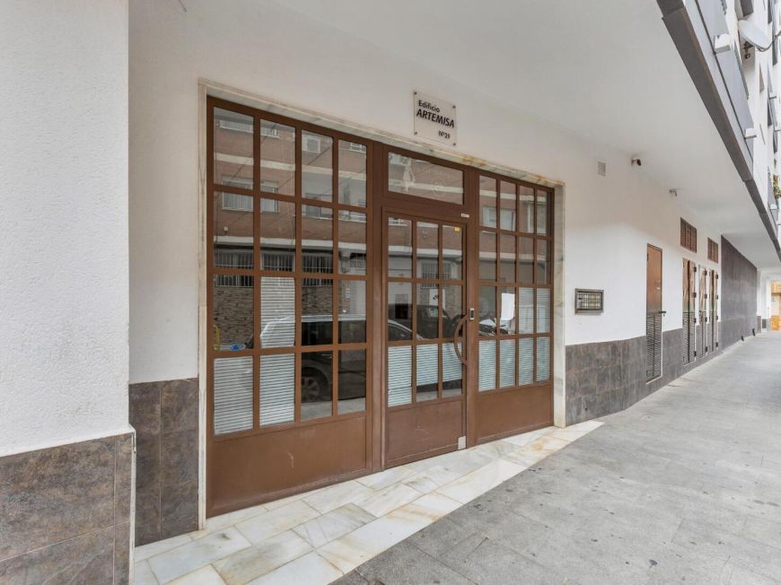 Španělsko 2-Bedroom Apartment with Pool, Garage and Storage Room Near the Centre of Torrevieja