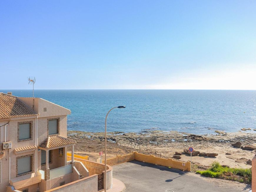Španělsko Frontline townhouse with sea views