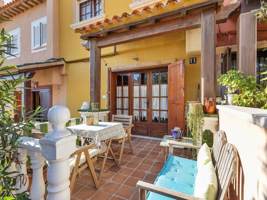 Španělsko Frontline townhouse with sea views