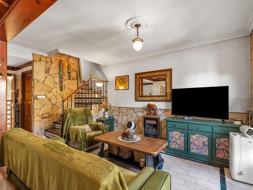 Španělsko Frontline townhouse with sea views