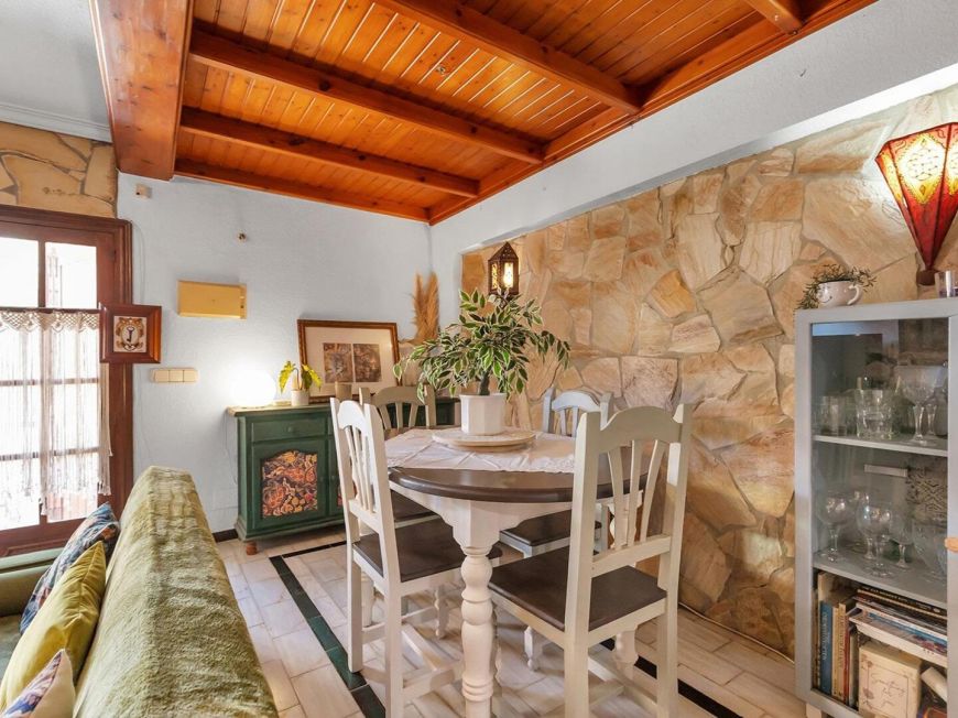 Španělsko Frontline townhouse with sea views