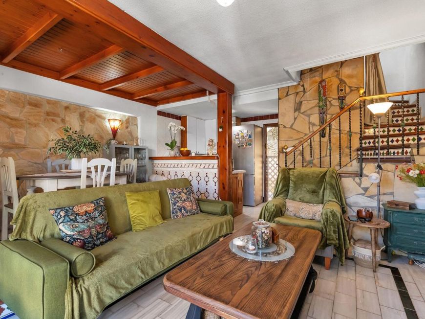 Španělsko Frontline townhouse with sea views