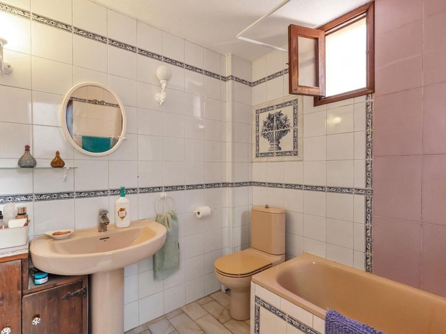 Španělsko Frontline townhouse with sea views