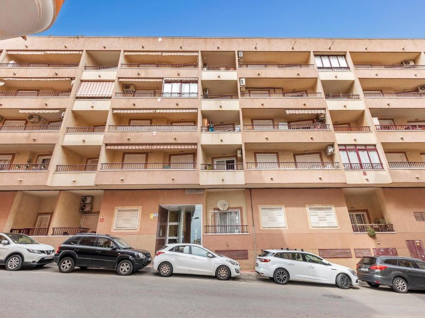 Španělsko Central and very bright apartment with a garage and a super convenient storage room on your same floor